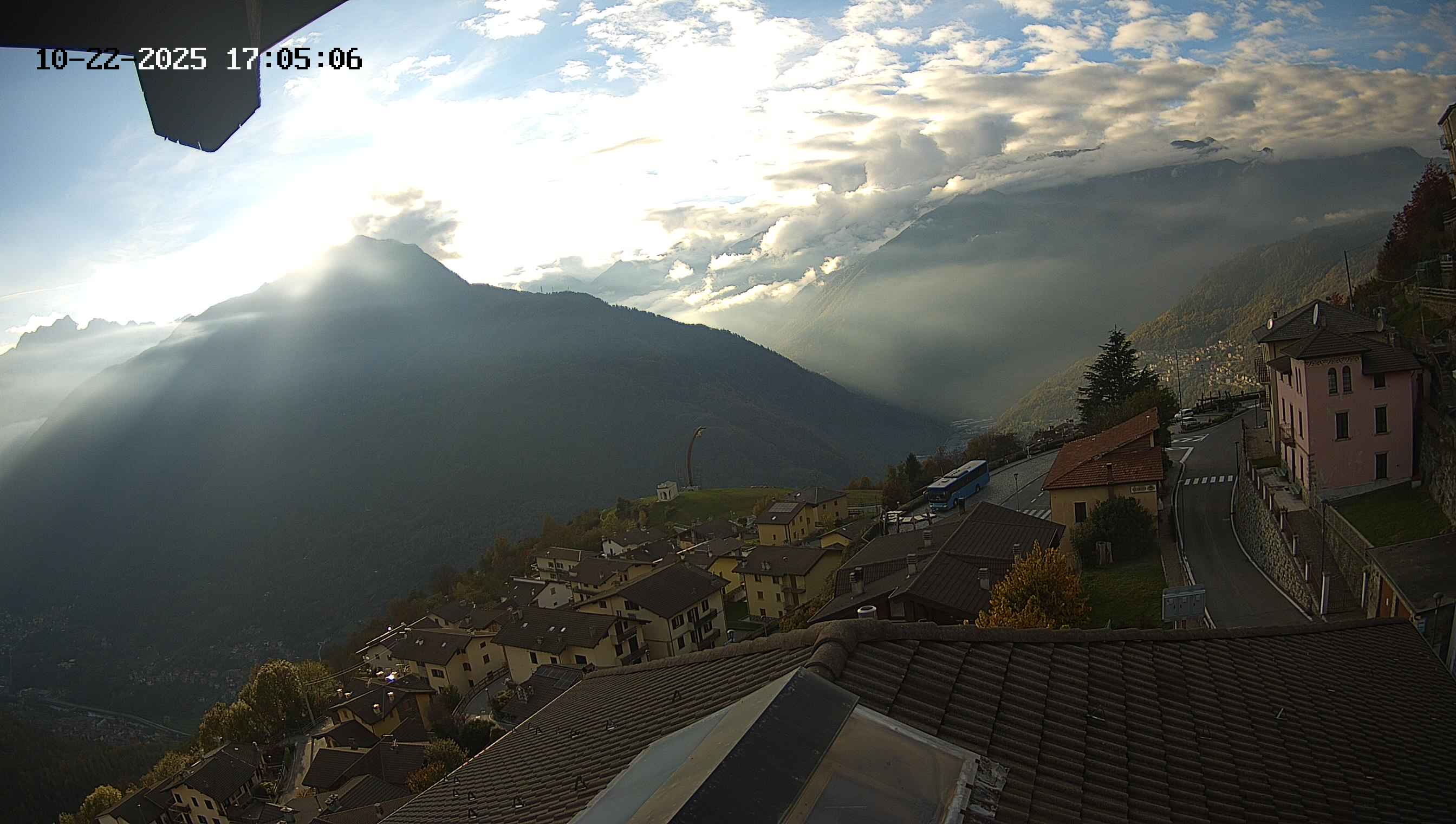 immagine della webcam nei dintorni di Saviore dell'Adamello: webcam Cevo
